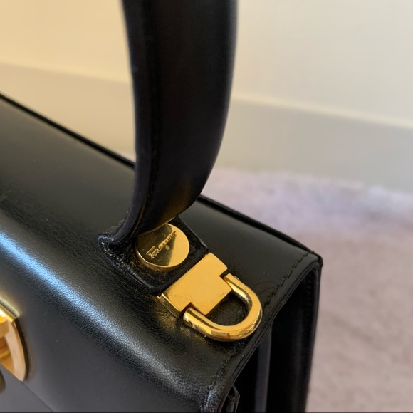 Salvatore Ferragamo Gancini 2 way handbag - Picture 3 of 9